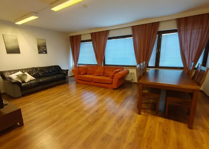 Large Center רובניימי