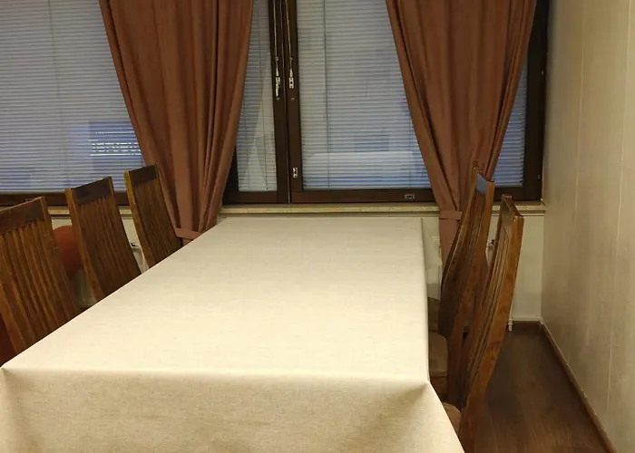 Large Center דירה